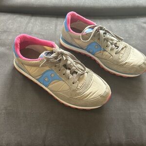 Saucony Beige Sneakers with Blue and Pink Accents